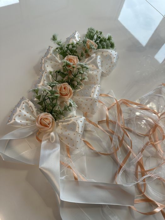 Dekoracje ślubne na auto Samochód Kokardy na klamki 4 szt. Biel