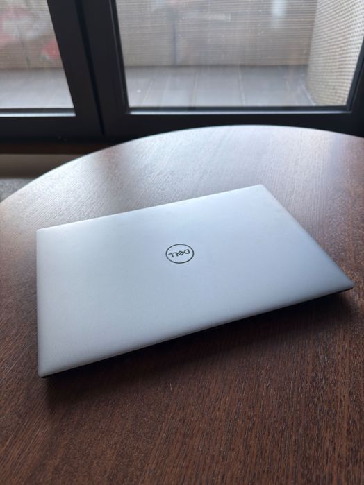 DELL Precision 5550 15.6" 4K touch| 32 GB RAM| i7-10875H| Quadro T2000