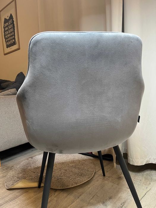 Krzesło tapicerowane szary welur z ozdobną poduszką dostepne 3 sztuki