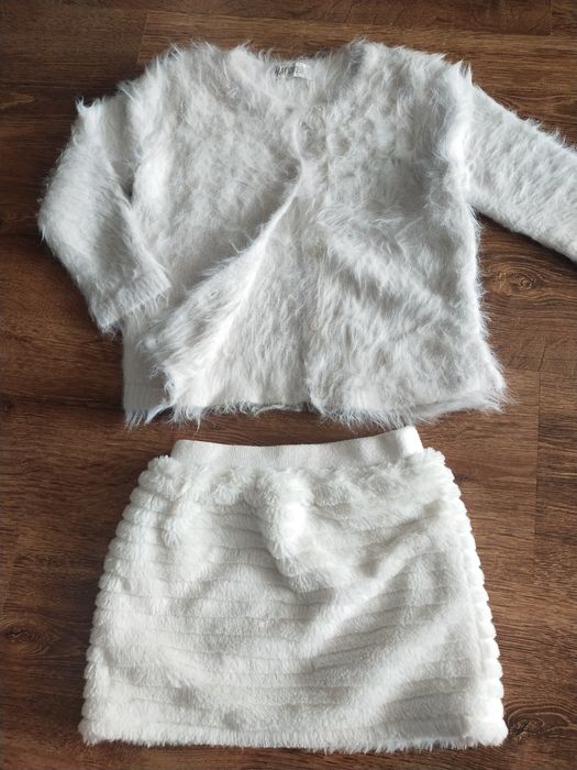 Biały zimowy komplet spódniczka i sweter 104/110
