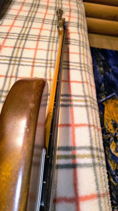 Gitara basowa fretless