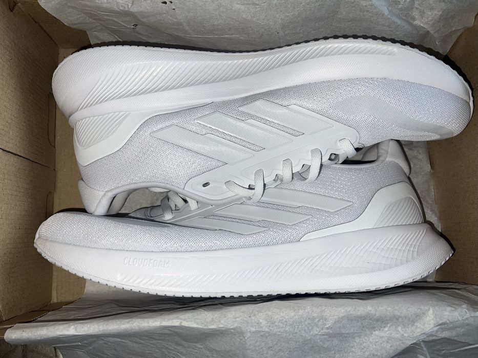 Нові чоловічі кросівки Adidas