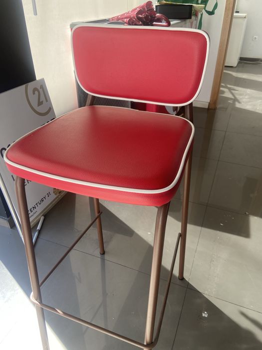 Mesa alta com 2 assentos