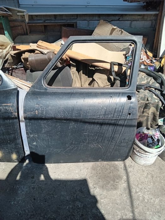 Продам двери Газ-21.