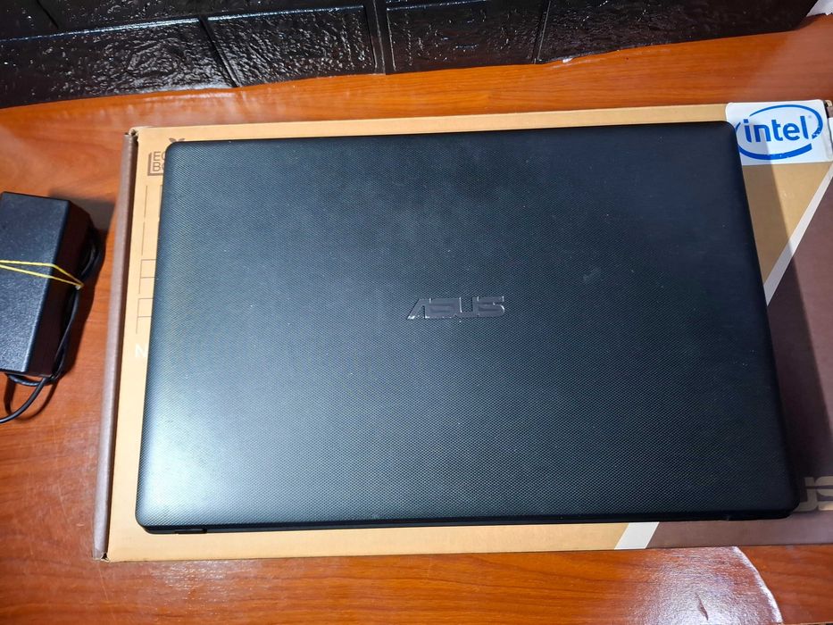 Portátil ASUS | Intel Core i3 | 4GB RAM | 120GB | Win 11 Pro