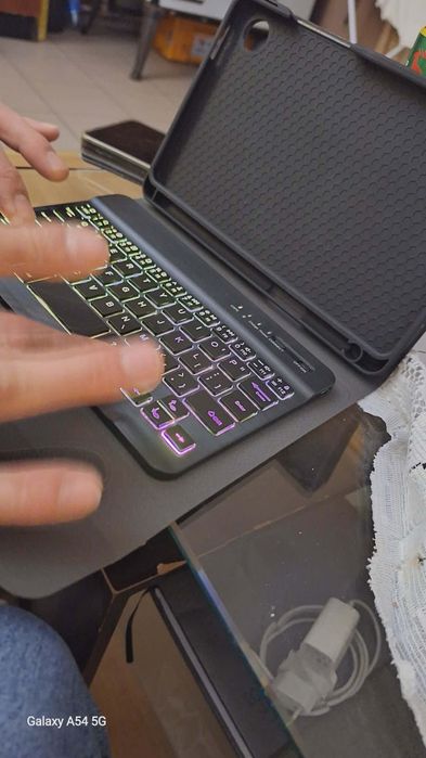 Etui z klawiaturą bezprzewodowa Samsung Galaxy A11