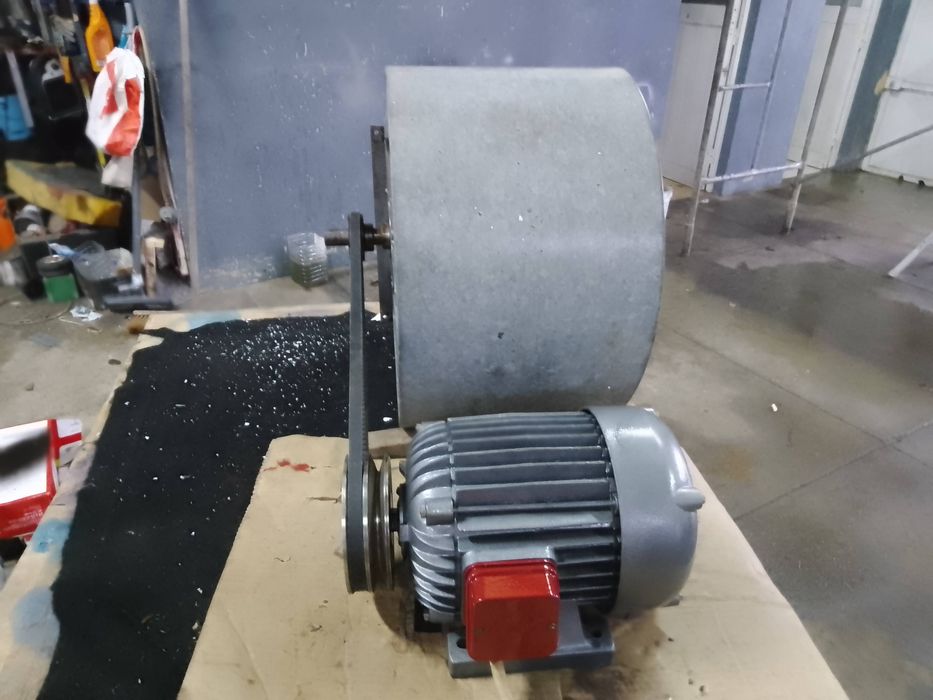 Motor elétrico trifásico