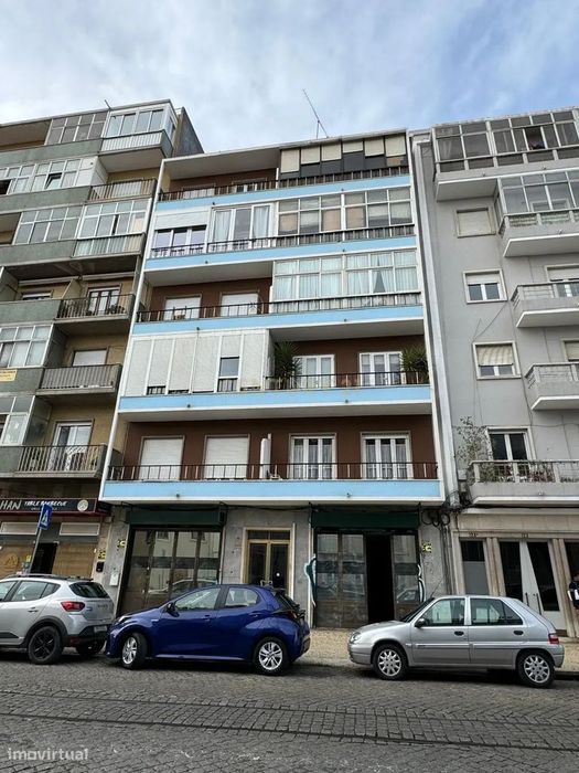 Arrenda-se Espaço Comercial de 370m² junto ao Campo Mártires da Pátria