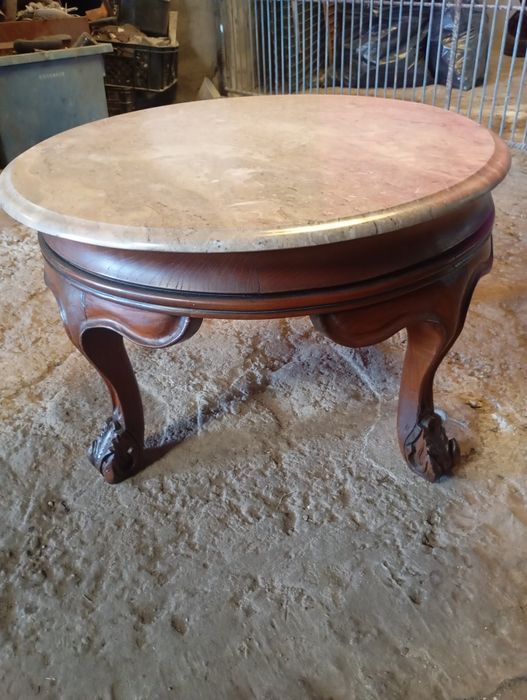 Vendo esta mesa muita bonita bom estado