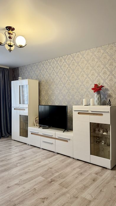 Здається в оренду три кімнатна квартира