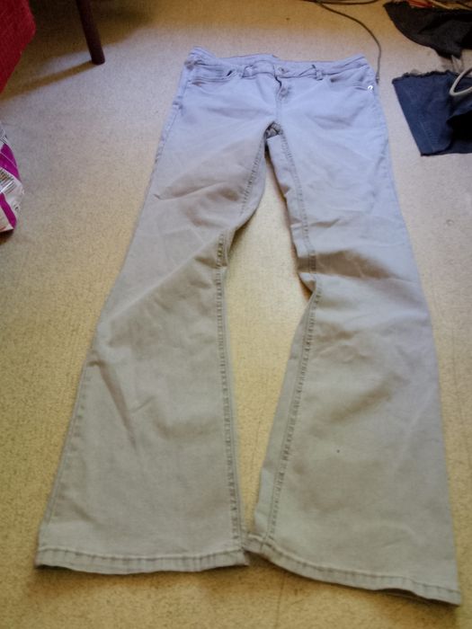 Серые flared jeans 2

Длина 107
Пояс 41+ тянется
Выход 26

760