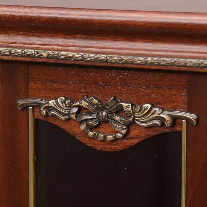 Witrynka Ludwikowska, Serwantka z intarsjami