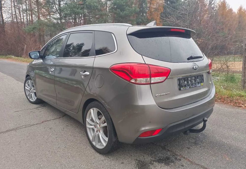 Продаж автомобіля  Kia Carens 2015 з Європи
