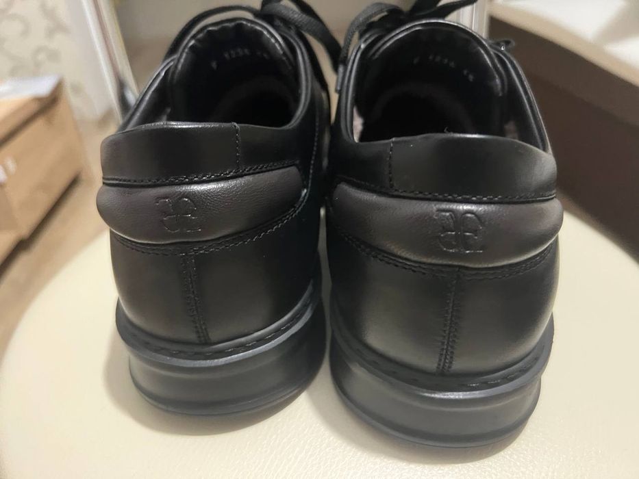 Продам  кросівки, туфли р45.