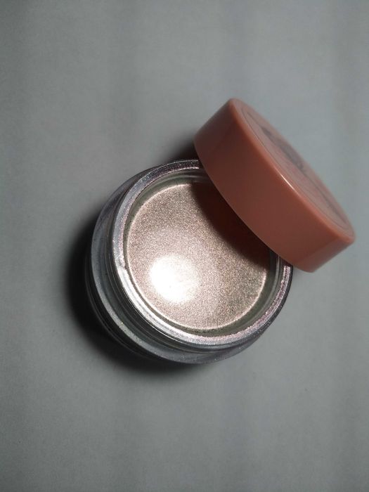 Sypki pigment do uczu