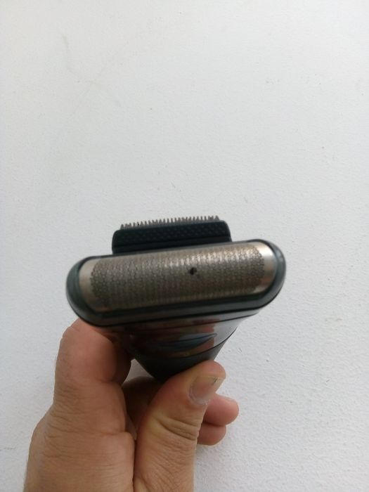 Máquina Braun de barbear rosto e corpo