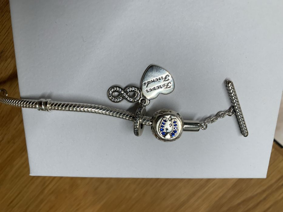 Srebrna bransoletka na rękę Pandora Moments z dwoma Charmsami Nowa