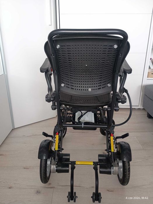 Lekki wózek inwalidzki elektryczny