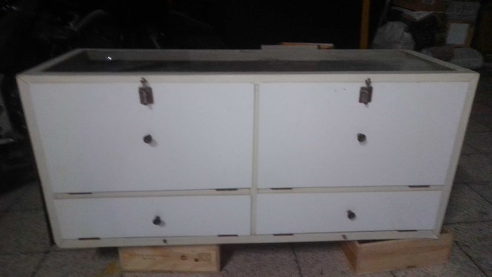 Vitrine - Expositor de vendas tradicional