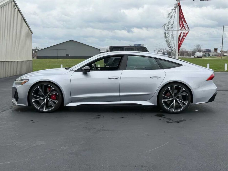 Audi RS 7 quattro      2022