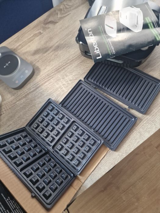 Бутербродниця/вафельниця Liberton LSM-8021