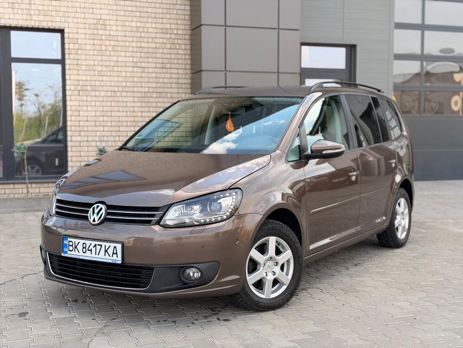 Volkswagen Touran 2012 (модельний  2013 рік)
Свіжопригнаний автомбіль з Німеччини, вже поставлений на першу реєстрацію в Україні.
Авто в дуже хорош