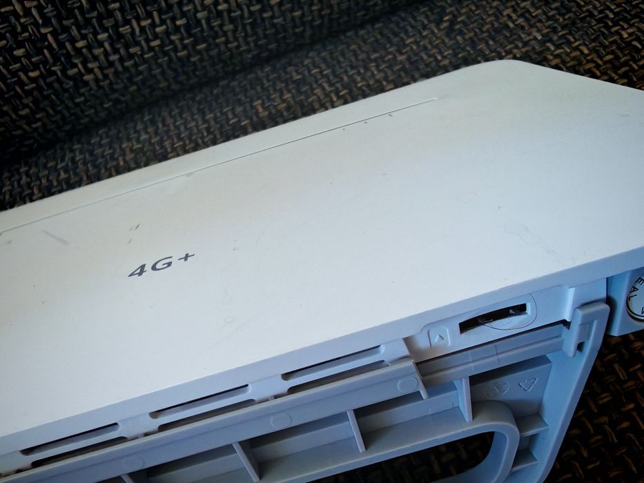 Nowy model routera 400 Mbps Huawei B535-333 Soyealink 4G+ z antena