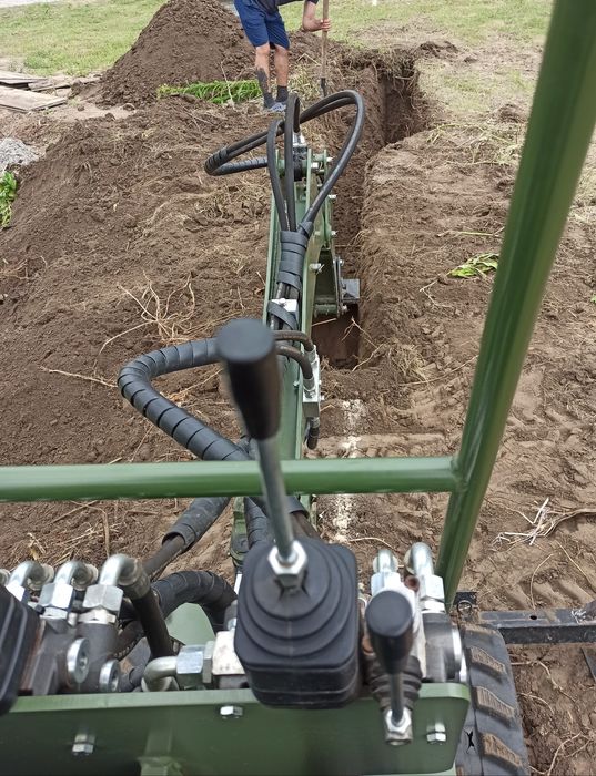 Послуги міні екскаватора, мініескаватор, траншеї, фундамент