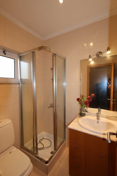 Aluga-se T3 mobilado e com garagem