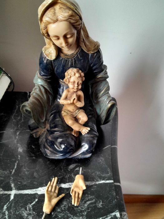 Nossa Sra. Com menino ao colo