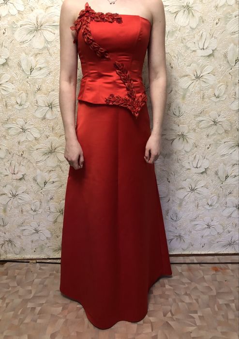 Платье подружки невесты. Красный костюм для дружки.