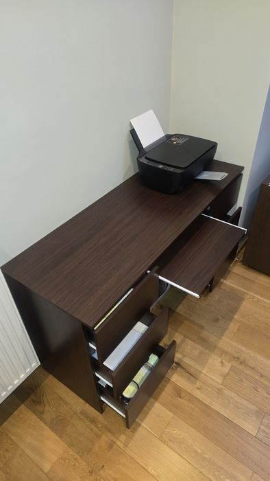 Sprzedam biurko w b.dobrrm stanie