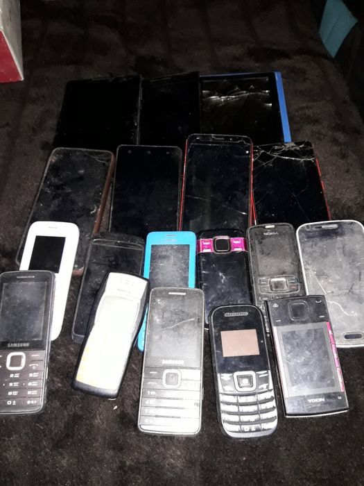 Продам мобільні телефони
