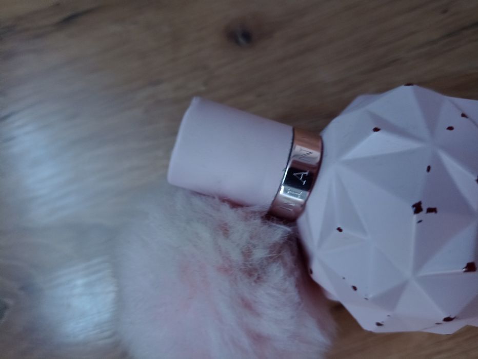 ariana grande buteleczka po perfumie Sweet like Candy.