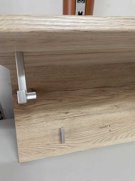 wieszak na ubrania z półką