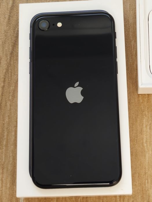 iPhone SE 5G (2022) 64GB Preto