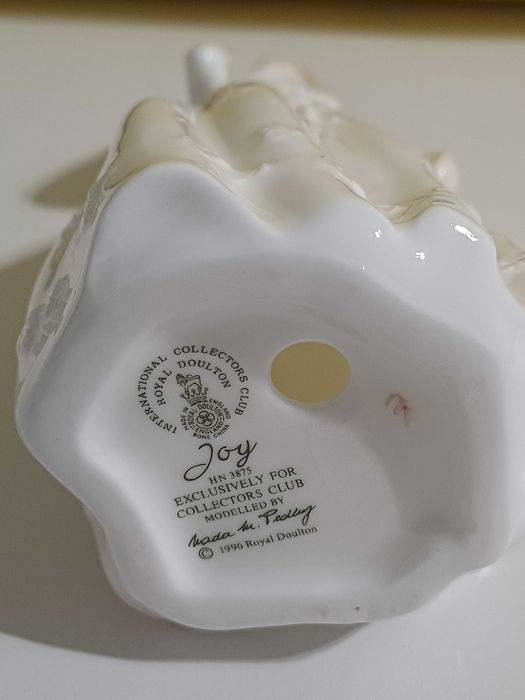 figurka porcelanowa "Joy" - Royal Doulton HN3875
