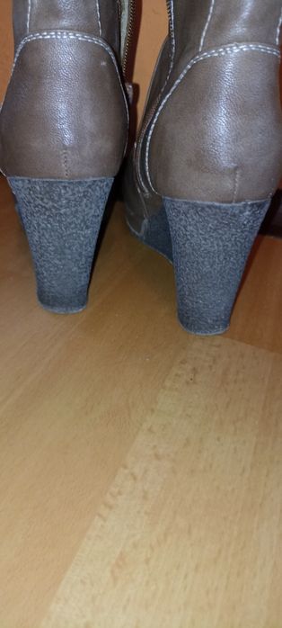 Kozaki damskie na platformie przed kolano 37