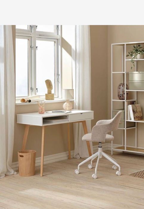 Стіл компʼютерний