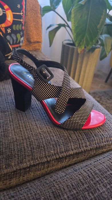 Letnie buty na obcasie