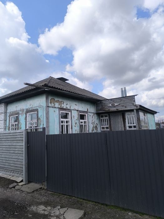 Продаються 1/2 будинку м.Прилуки.вул Густинська.