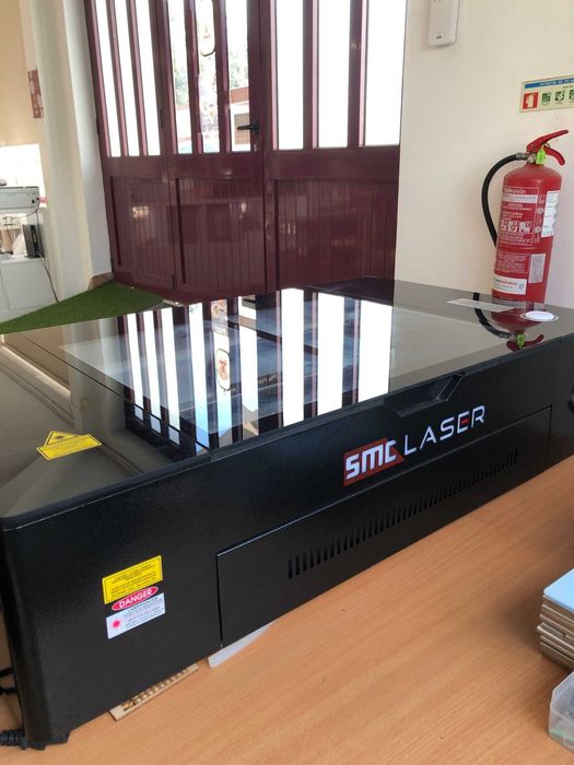 Máquina de Corte e Gravação a Laser