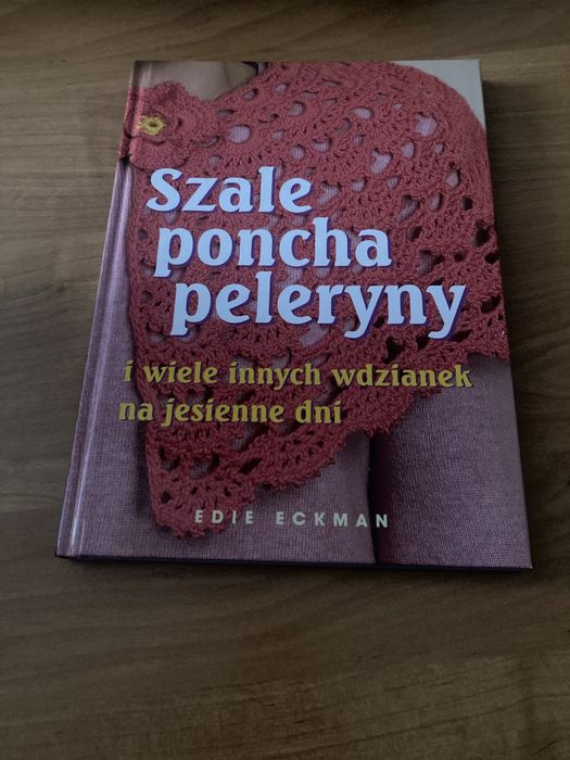 Szale poncha peleryny książka