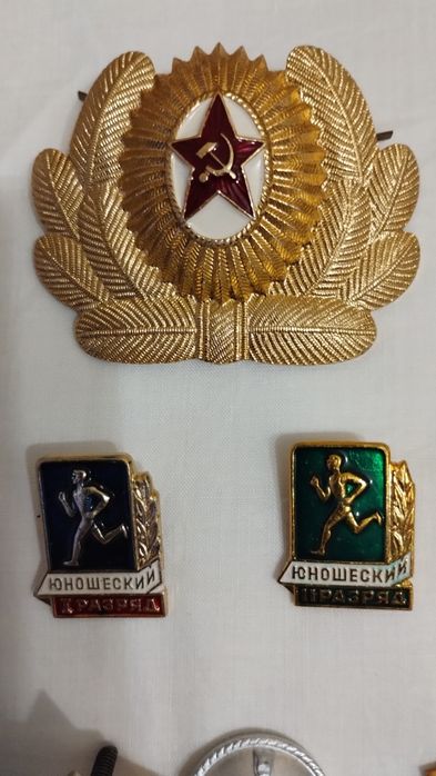 Значки та знаки минулих років