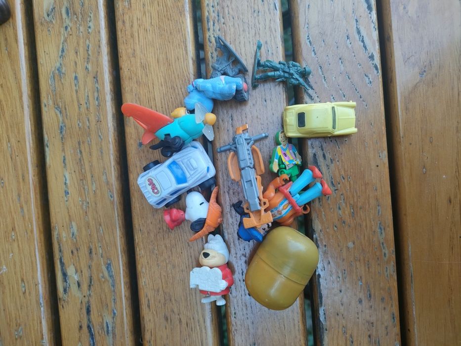 Zabawki z Kinder niespodzianek PRL