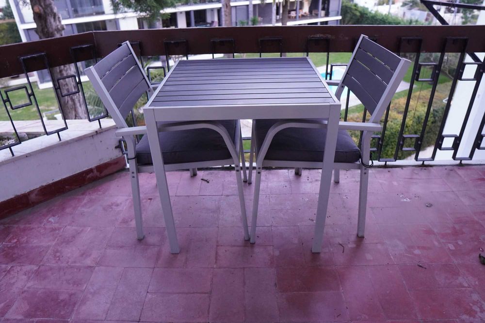 Conjunto de Exterior IKEA – Mesa 71x71 + Cadeiras com Almofadas