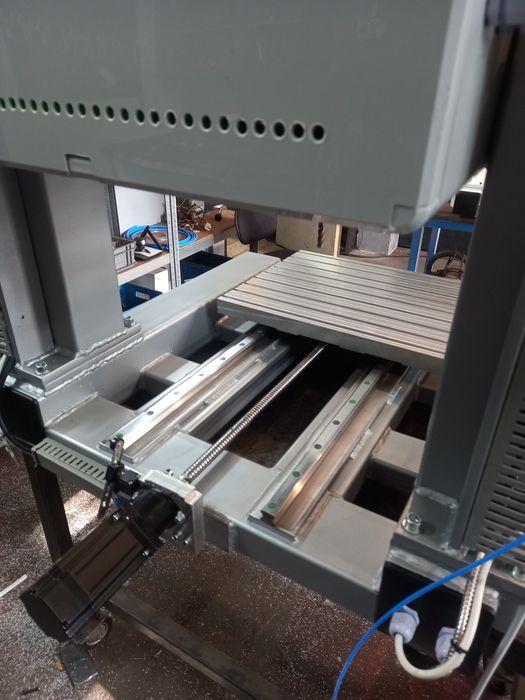 Frezarka CNC do metalu.