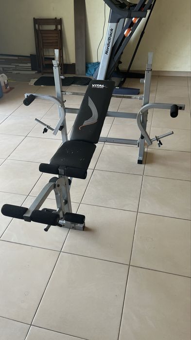 Banco de Musculação Multifunções Vital Fitness c/ Peck Deck e Pernas