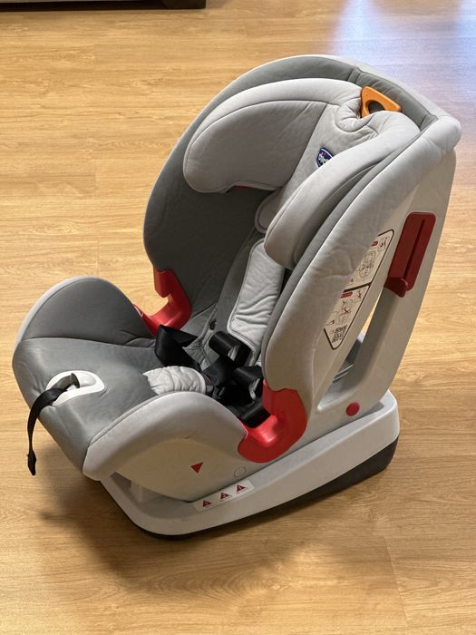 Chicco YOUniverse quase nova - Cadeira Auto