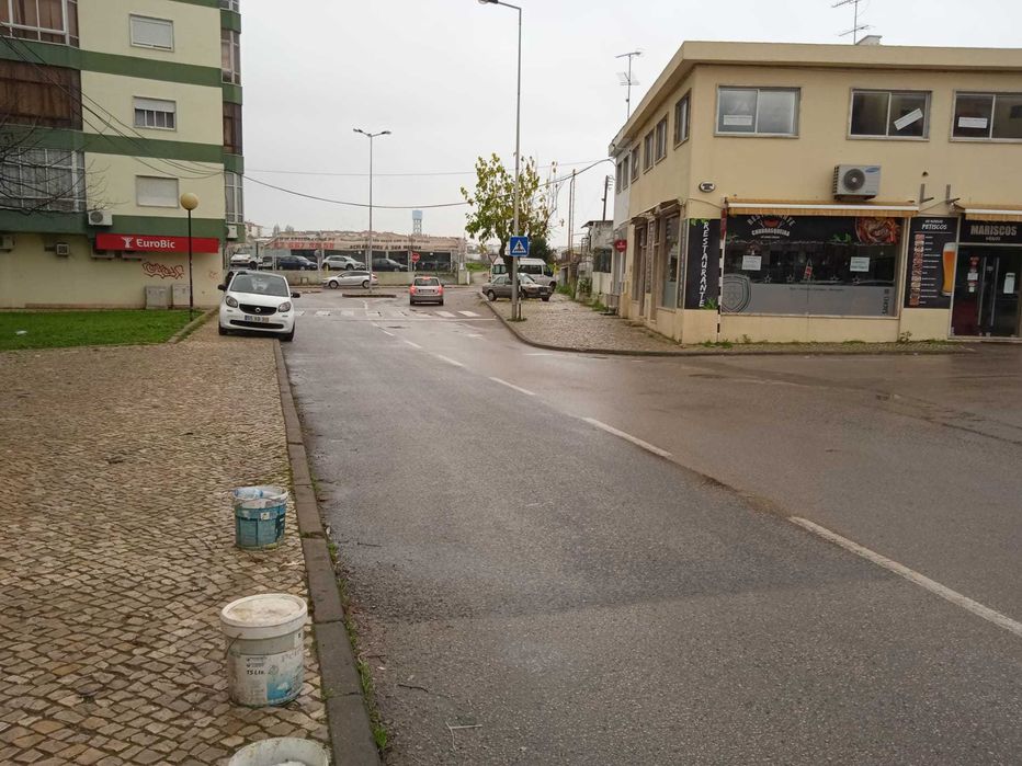 Arrendo Loja em Amora